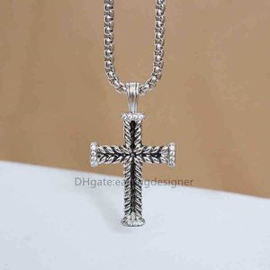 Collana di diamanti Uomini Fili Gioielli classici Collane Croce Pendenti da donna Ciondolo stile designer Catena vintage Hip Hop 3880