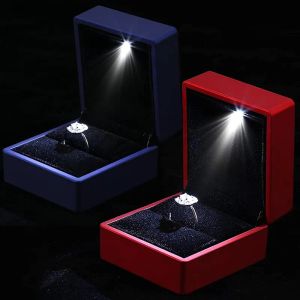 Boîte-cadeau de bagues de boucles d'oreilles éclairées par LED, boîtes de bagues de mariage, étuis de rangement de pendentifs et de colliers, boîte d'exposition de bijoux, cadeaux d'anniversaire, vente en gros