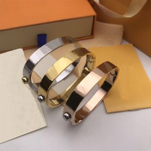 Mode armband band box titan stål armband hög kvalitet designer armband personlighet enkel par kanal smycken leverans m281l
