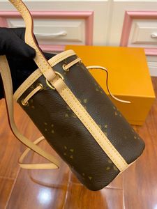 5A designer mer än 2023 fickor högkvalitativa lutningspåsar lyxiga designer väskor plånböcker damer handväskor axelväskor damer hinkväskor mode väskor axelväskor