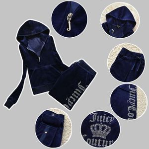 Tute da donna Juicy Apple 2023 Set da cucito di marca estiva Velluto in velluto Tuta da donna Felpe con cappuccio e pantaloni Met Design avanzato Tempo libero sciolto