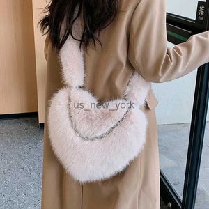 Totes Luxury Fake Fur Ladies Shoulder Bag Heart Shape Female Plush Crossbody Bags Fashion Chain Love Women's Furry Tote Handbag Purse 240407