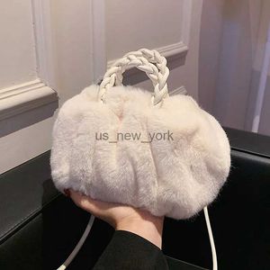 Totes New Plush Bag 2021 Winter Women Fashion Handbags Cloud Faux Fur Purse Fashion Casual All-match Women's Shoulder Bag Fluffy Bag 240407