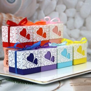 Presentförpackning 50st kärlek hjärtgodislådor med band gynnar gåvor lådan dopande baby shower bröllop souvenirer för gästfestförsörjning