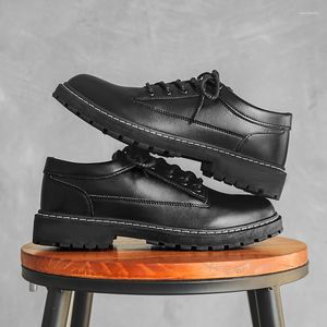 Модельные туфли Кожаные мужские осенние для мальчиков Британский стиль Официальная одежда Деловая повседневная черная рабочая доска с низкими кедами