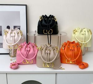 Saco de balde de cordão 6 cores Designer Bags Luxurys Bolsas Mulheres Bolsa Moda V Ombro Cross Body Bag Carteiras
