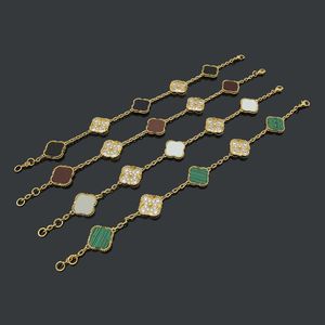 Charm Armelets Designer smycken VC-bokstaven snidade fem fyrabladblommor mellan Diamond Red Agate Armband 18K Gold 925 SIL220R