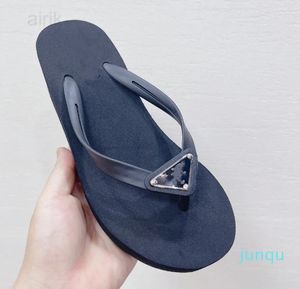 Sandaler märke Sandaler Classic tofflor Real Leather Slides Platform Flats Shoes Flip Flop Sneakers With Dustbag FLA9003218