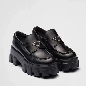 Najlepsza jakość czarna gładka skórzana sukienka platforma wytrzymałe masywne mokasyny okrągłe palce u stóp wsuwane pompki dla kobiet luksusowe designerskie buty z pudełkiem