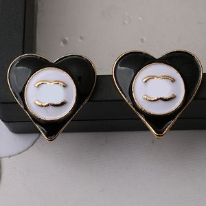 Populär modedesigner Stud Love Girls Gold Plated Earrings Emamel Gift varumärke Brev Charmig örhänge för kvinnliga tillbehörsfest