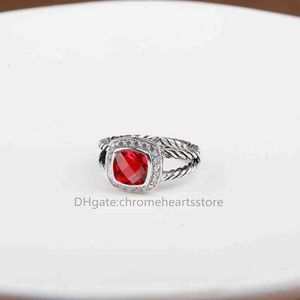 2024 Bröllop Ladies Jewelry Designer Fashion Band Twisted Ring Luxury Woman Rings Silver For Classic Inlaid Red Garnet Zircon Engagement Birthday