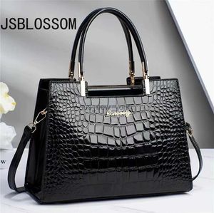 Totes Women New Handbags 2023 Solid Color Crossbody Bags Patent Läder Ljusa ansikte axelväskor Fashion Crocodile Mönster Väskor 240407