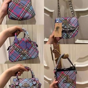 Rätt Vivian -version! Empress Dowager Collection! Classic Pink Blue Checkered Saturn Empress Dowager Crossbody Versatile Postman Bucket Bag