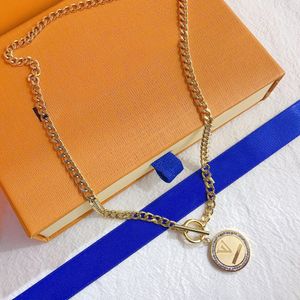 Fashion Pendant Necklace Designer For Women Gold Necklaces Gift Chain Love Couple Family Brand Letter With Stamp Jewelry Necklace Celtic Style Chain