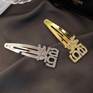 Fermagli per capelli Barrette designer Wang Lettera Luce Lusso Acqua Diamante Clip Bang Forcina Rete laterale Ragazza rossa Dolce Temperamento fresco Copricapo di alta qualitàEYUQ