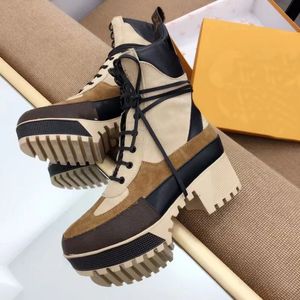 Designer Martin British Style Booties Läder Sticked Women's Flat Sole Short Boots Winter Boots Toe Tie Fashion Platform Casual Women