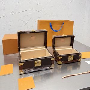 Designer Coffret Joaillerie Bags Boxes Leather Watch Box 8 Herrklocka Organiser smycken förvaringslåda mode kvinnors ringar bricka kosmetisk fodral väska f8ma#