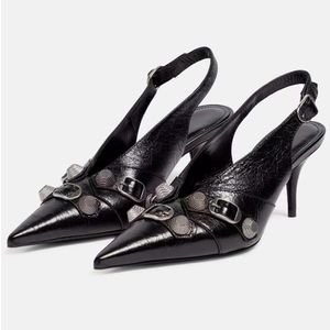 Nuovo Slingback a punta nera Tacchi alti da donna a punta Fibbia in metallo decorazione scarpe da donna Moda Cinturino posteriore Gattino Scarpe eleganti con tacco Scarpe firmate di lusso da 90 mm