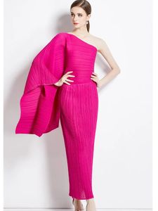 Grundlegende Casual Neue Mode-Design Party Kleid Frauen Einfarbig Asymmetrie Eine Schulter Fliegen Sleeve Plissee Kleider Weibliche Kleidung 2024