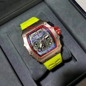 新しいトップ高品質のメンズウォッチQuartz Chronograph Mens Watch Rubber Strap Sport Men Wristwatches Male208d