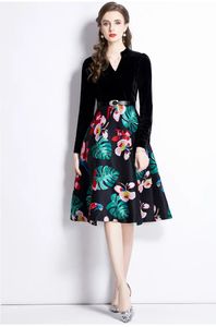 Grundläggande casual klänningar designer kvinnor svart sammet klänningar vinter modebanan elegant v-hals skräp blommig tryck a-line prom party vestidos 2024