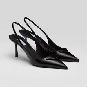 Классические туфли Сандалии Женские женские сандалии на высоком каблуке Роскошные дизайнерские туфли на платформе Классическая треугольная пряжка Украшенный ремешок на щиколотке 7 см фабричная обувь