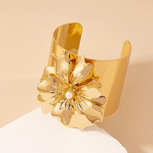 Металлический браслет-манжета с цветком для женщин, модные модные браслеты для девочек с жемчугом, открывающийся браслет, ювелирные изделия для рук
