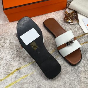 Sonbahar Yeni Giulia Kadın Terlik Lüks Tasarımcı Klasik Buckle Sandallar Piloz boynuz ve Buzağı Deri Moda Slingback Slayt Non Ladies House Slipper