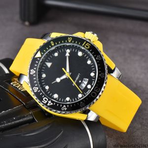 GU 2023 Topp Luxury Men's Watch Quartz Endurance Pro Avenger Chronograph Watches flera färger Rummi Män tittar på glas armbandsur kronografer funktioner fungerar