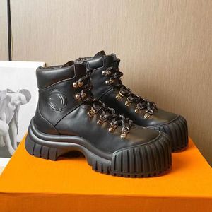 مصمم أحذية Ruby Flat Boot Women Ranger Bootie Cowhide Leather Coled Canle Boot Platform Chelsea Booties Light Rubber Extole Boots 05