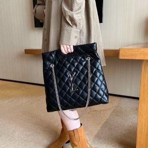 Designer-Handtasche, hochwertige, verwestlichte One-Shoulder-Umhängetasche mit Diamantgitterkette, modische Street-Dating-Tasche, große Make-up-Tasche