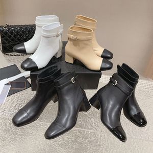 Top-Qualität aus echtem Leder, eckige Zehenpartie, Perlenschnallenriemen, Stiefeletten mit klobigem Absatz, elegante Schuhe, modische, klassische Kitten-Heels, luxuriöse Designer-Stiefeletten für Damen, weiß, nackt