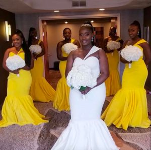 2023 Plus Size Sexig sjöjungfru brudtärna klänningar gula en axel satin afrikansk arabisk bröllop gästklänning lång hembiträde