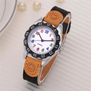 Çocuk Kız Moda Renkli Kayış Arapça Numarası Spor Kuvars Bilek Moda Moda Gündelik Deri Strap Girl Montre Y40321W