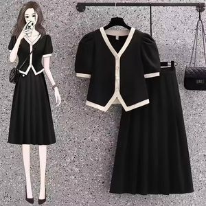 Two Piece Dress 2023 Spring And Summer Of The Korean Version Fashion V-neck Top Casual A-shaped Half Skirt Two-piece Set