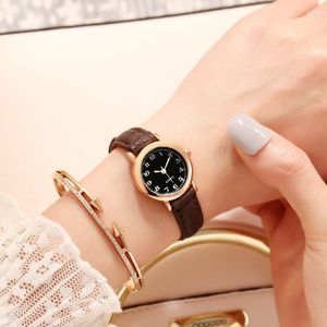 Orologi da polso con cinturino in pelle PU quadrante rotondo orologio da polso orologi da donna ornamenti per damigelle d'onore appuntamenti di nozze shopping