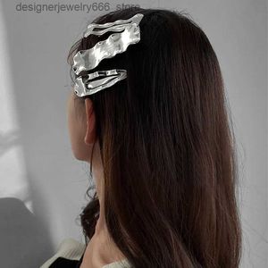 Kopfbedeckung Haarschmuck Neue trendige gewellte Metall-Haarspangen für Haare Mädchen Geometrisches hohles Dreieck Quadrat Legierung Wellenstruktur Seitenclip Haarnadeln Kopfschmuck Q231005