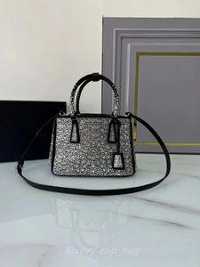 Сумки моды мини -атласное блеск с трудом сафы сафаяно сумка, полная звездной алмазной атласной боковой молнии на молнии