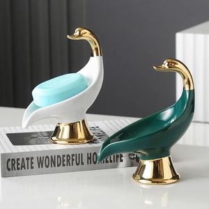 Tvålrätter Swan Shape Ceramic Soap Holder Self Draining Soap Dish Over The Sink Sponge Storage Tray Badrumstillbehör Lagring Rack 230926