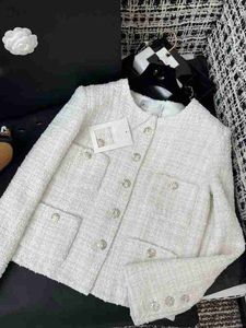 Jaquetas femininas Designer 2023 Outono Novo Cha Nanyou Gaoding Celebridade Pequena Fragrância Versátil Pescoço Grosso Tweed Branco Casaco Curto Mulheres D6UM