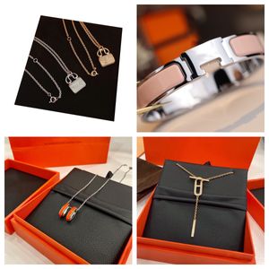 2023 New Fashion Top Hot-selling Brand Designer Plated Fashion Necklaces Jewelry Lucky Bracelet Jewelry for Lover Fashion Gift for Birthday Graduation