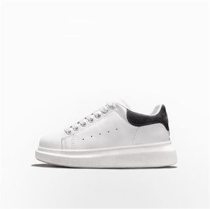 Designers överdimensionerade sneaker casual skor ensam vit läder lyxiga sammet mocka espadrilles mens högkvalitativa platt snörning tränare sneakers