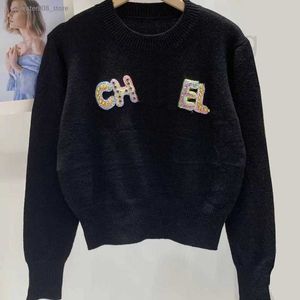 2023 França Paris Designer Womens Sexy Knits Camisas Desgaste com Front Letter Splice Bordado Confortável Tricô Pulôver Chan Classic Style Sweater UJ2E