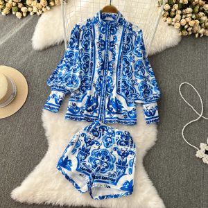 Zweiteiliges Set für Damen im Vintage-Stil, kurzes Set, luxuriöser Blumendruck, Bluse mit Laternenärmeln, schicke neue Hemden und Taschen, Gürtel, Shorts-Anzug