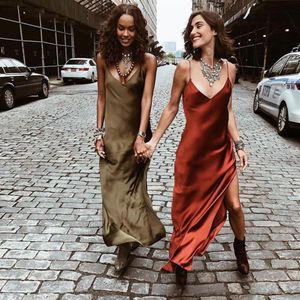 Streetwear Women V-hals Sexig ärmlös Cami Satin Silk Long Dress Purple Green Black Red High Split Maxi Summer Dress Beach Party177o