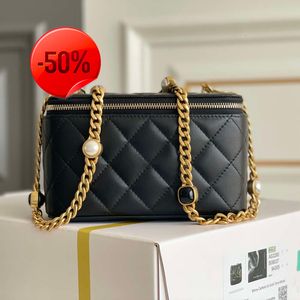 Borse per cosmetici di design di qualità specchio 10A Borsa per cosmetici di lusso da 17 cm Borsa con catena di gemme in pelle di pecora con scatola Ch