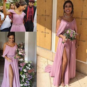 2023 Blush Chiffon Vestidos de dama de honra Sweet Heart Side Split Sweep Train Drapeado Jardim Country Wedding Guest Vestidos Maid of Honor Dress Cheap