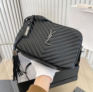 Mjuk läderdesigner axelväska kvinna lou tassel crossbody väskor högkvalitativ äkta läder kvinnor handväska modemärke kamera pursar små handväskor