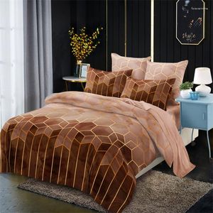 Set di biancheria da letto con linee dorate Copripiumino in lenzuolo di poliestere con diamanti geometrici Ronnie Anime moderno