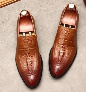 Sapatos de vestido masculino couro em relevo apontado respirável pé capa homens negócios casual versão europeia do homem